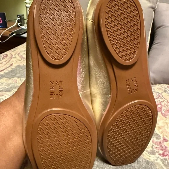 New Naturalizer Gold Chain Accent Flats - Picture 3 of 4